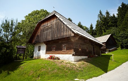 Skomarska hisa_1_Obcina_Zrece.jpg